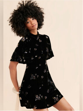 Free People Be My Baby Black Floral Velvet Mini Dress with Flutter Sleeves Sz 2